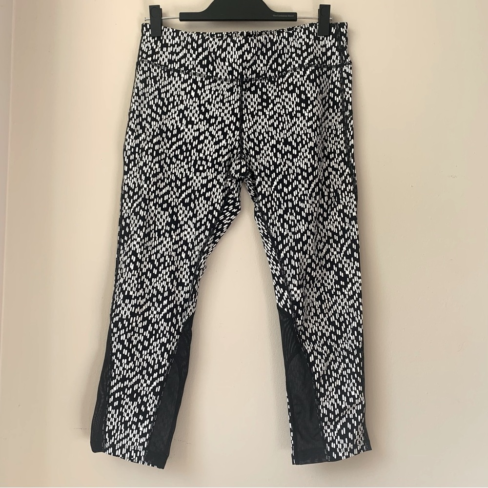 Nike Dri-Fit Capri Leggings, size XL, Black & White